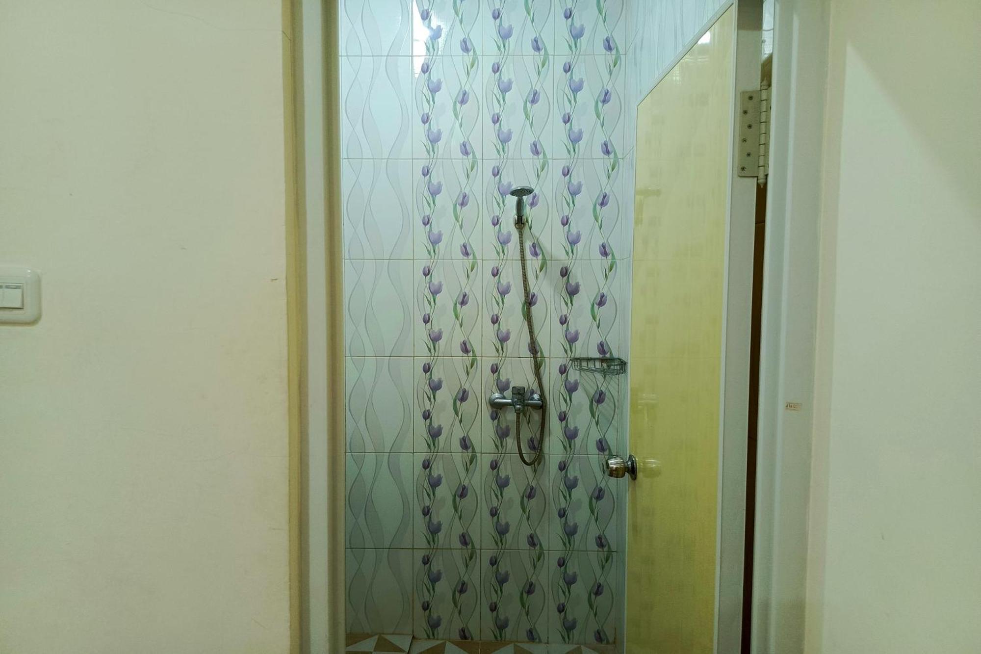 Adisa Homestay Malang Eksteriør bilde