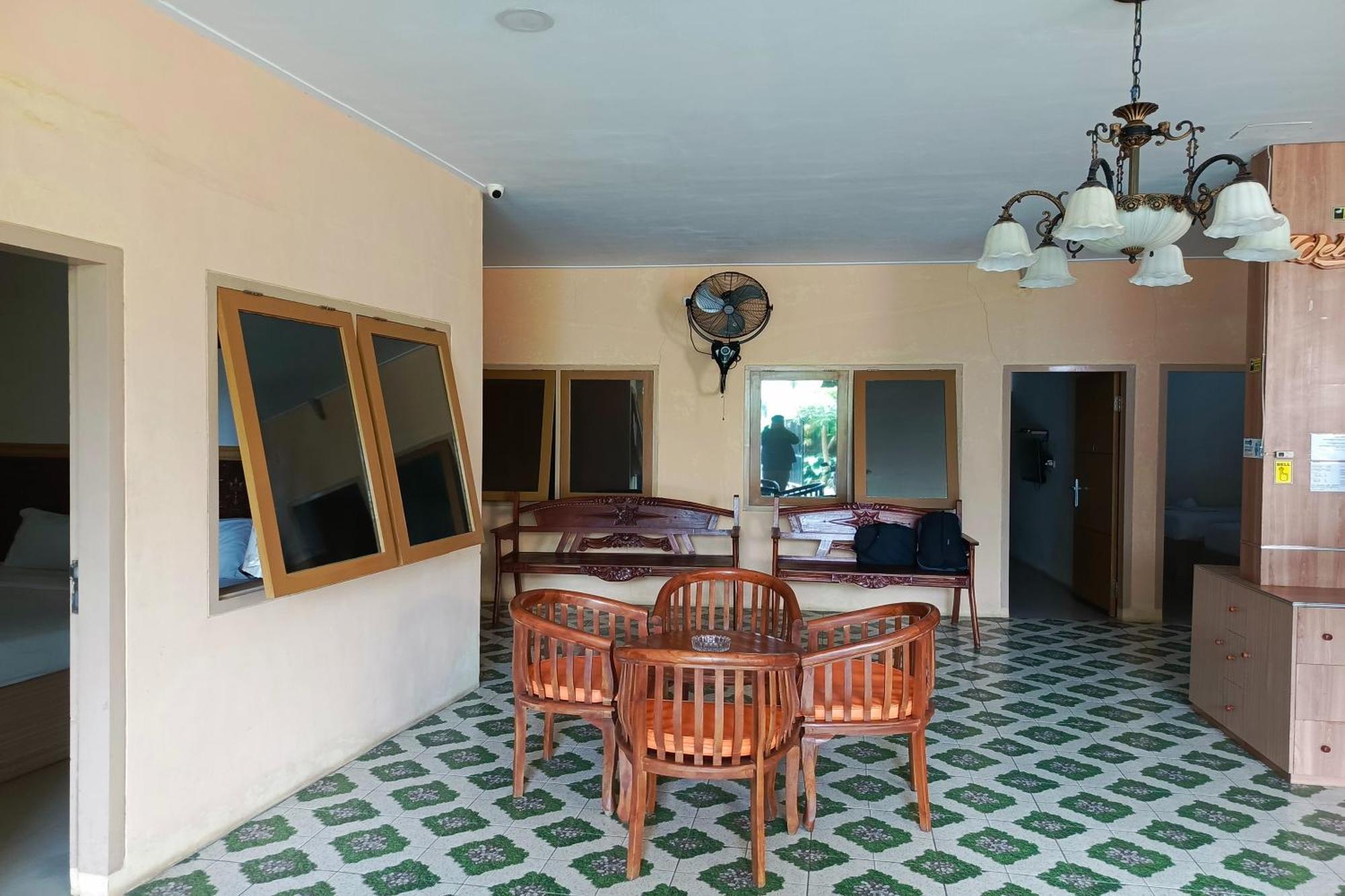 Adisa Homestay Malang Eksteriør bilde